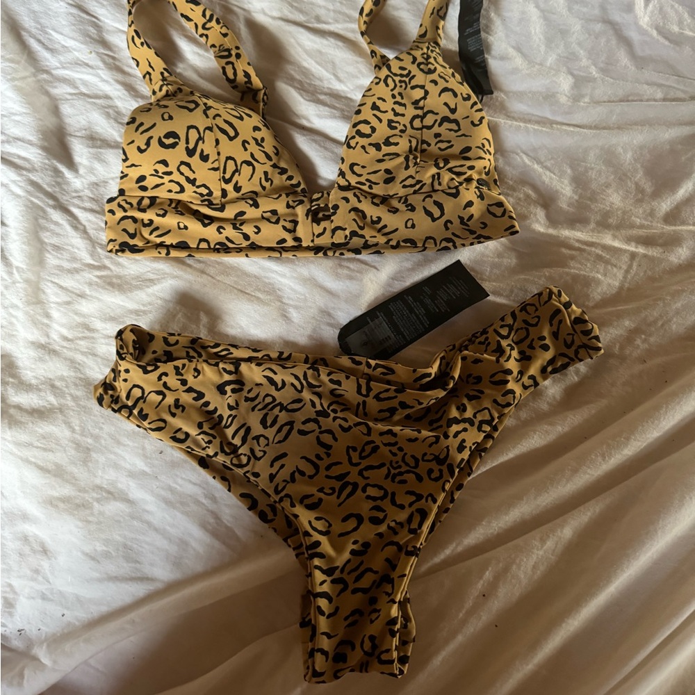 VOLCOM CHEETA BIKINI!!